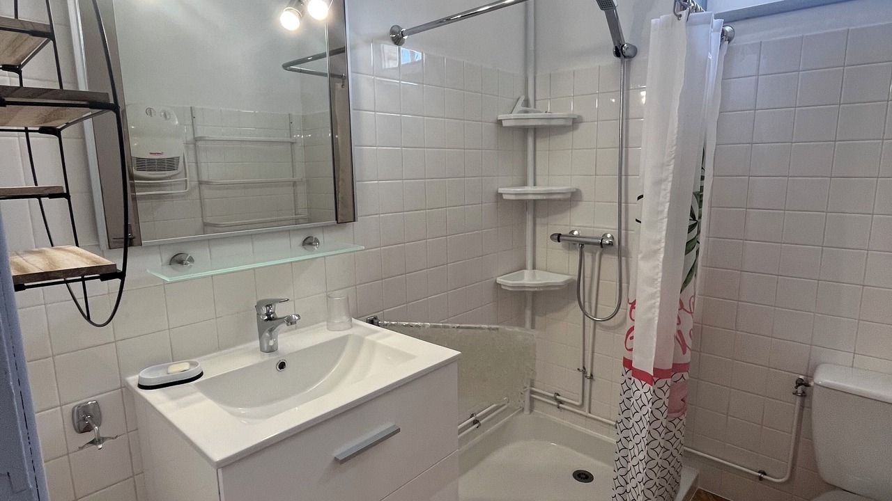 Photo of Bathroom in Le Poet-Laval