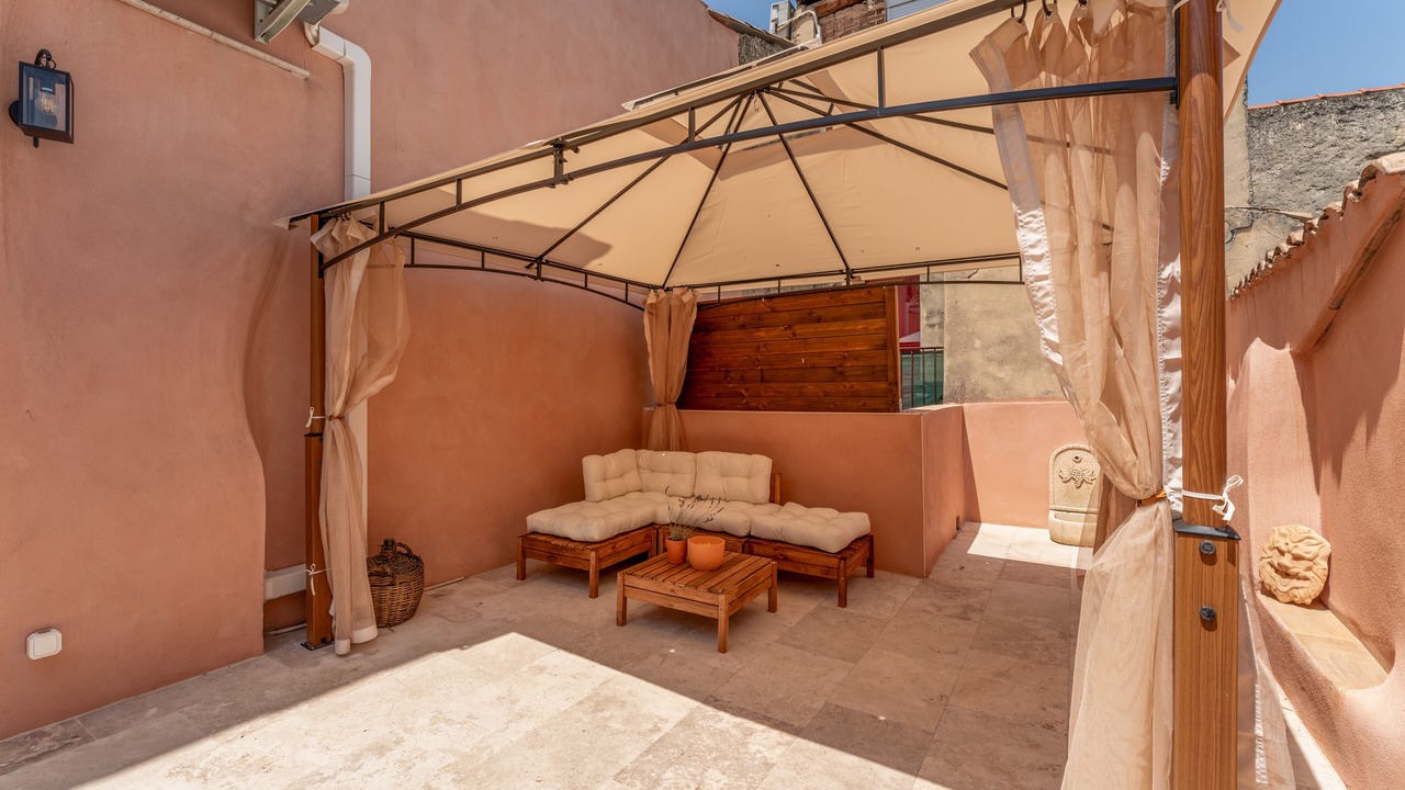 Photo of Patio Balcony in Orange