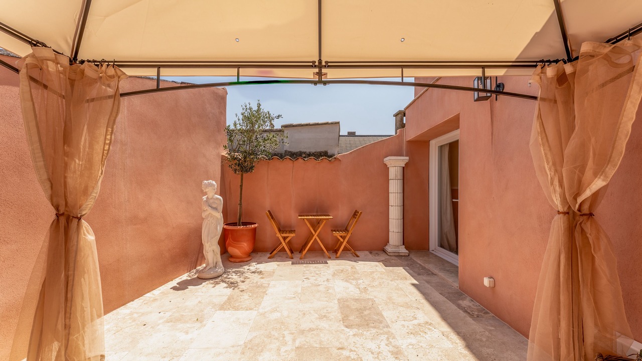 Photo of Outdoor in Orange