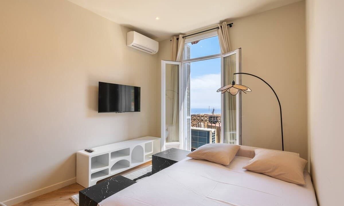 Photo of Bedroom in Beausoleil