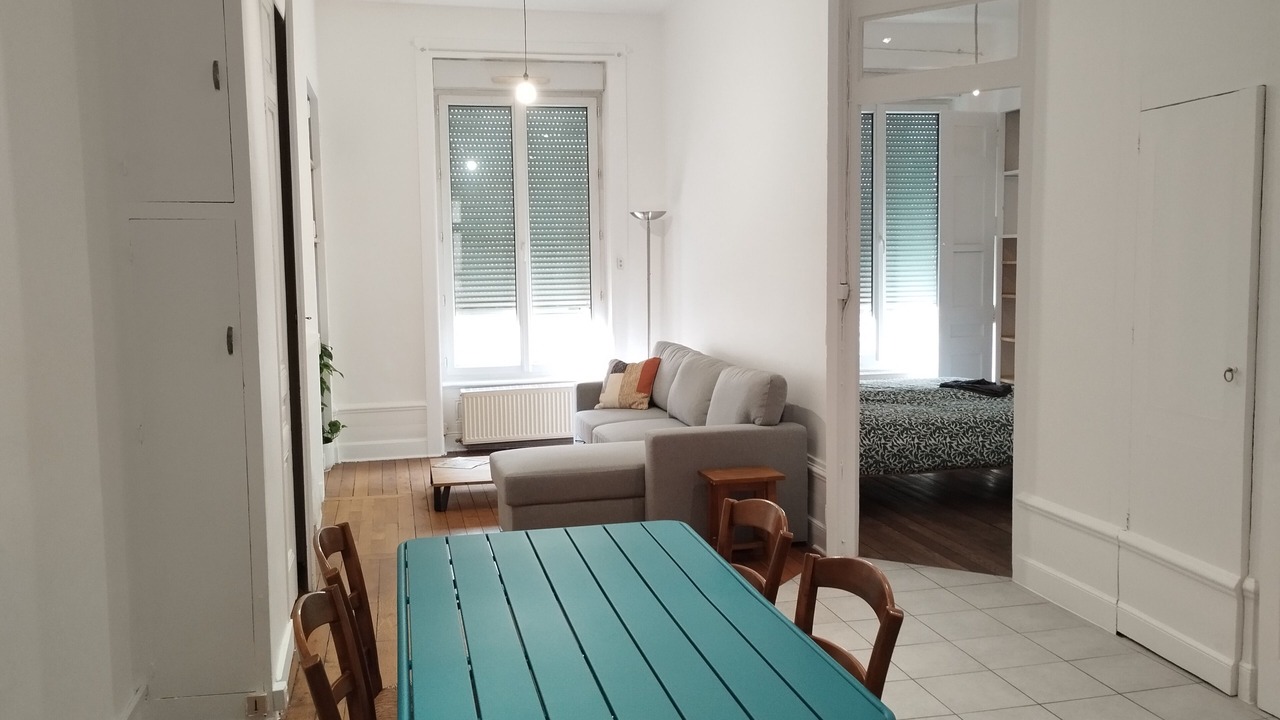 Photo of Livingroom in Republique - Tolstoi