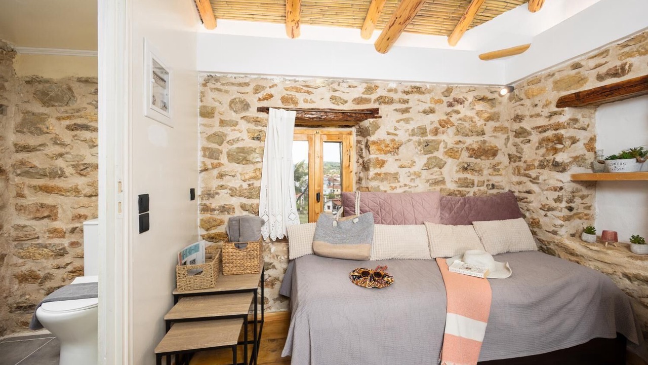 Photo of Bedroom in Petalidi
