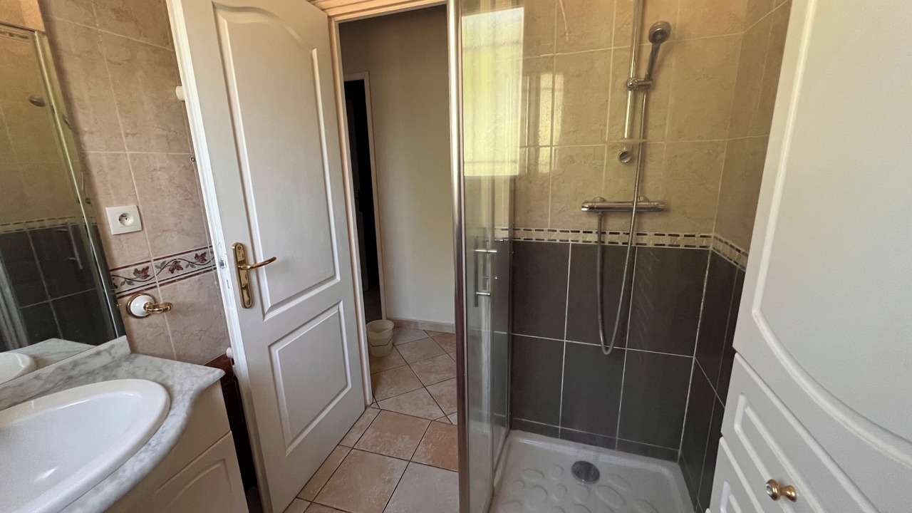 Photo of Bathroom in Flayosc