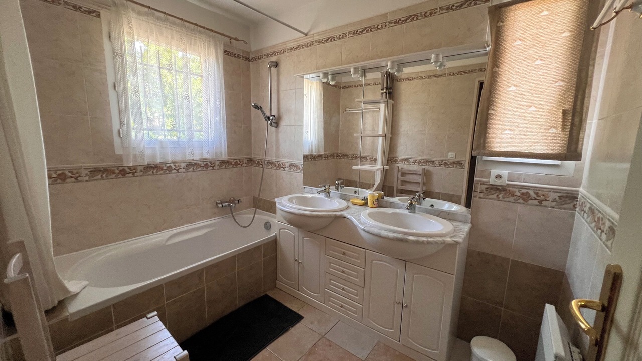 Photo of Bathroom in Flayosc