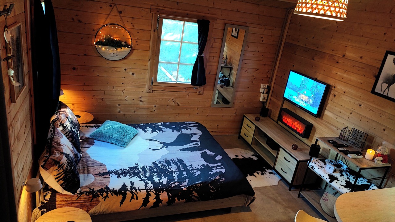 Photo of Bedroom in Puget-Ville