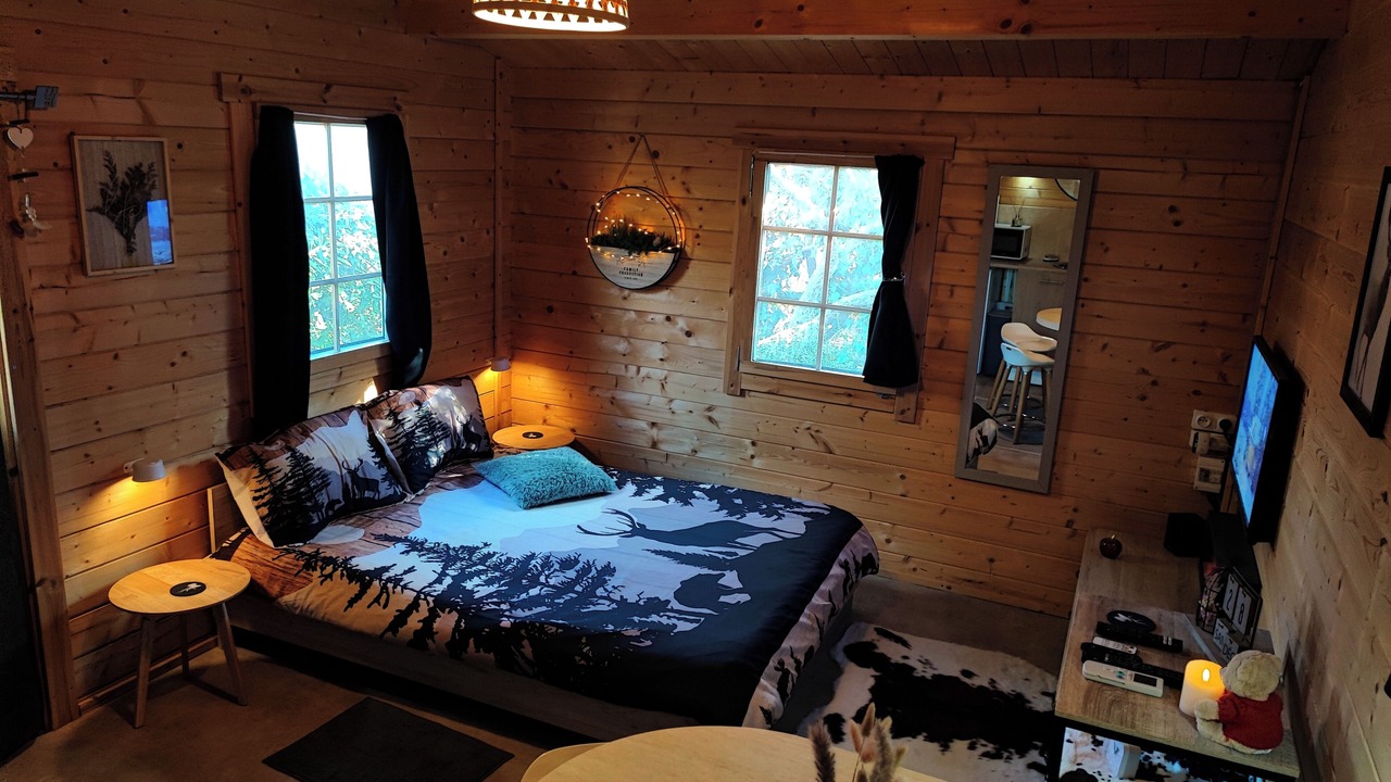 Photo of Bedroom in Puget-Ville