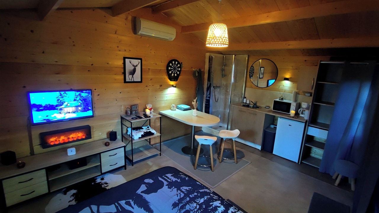 Photo of Bedroom in Puget-Ville