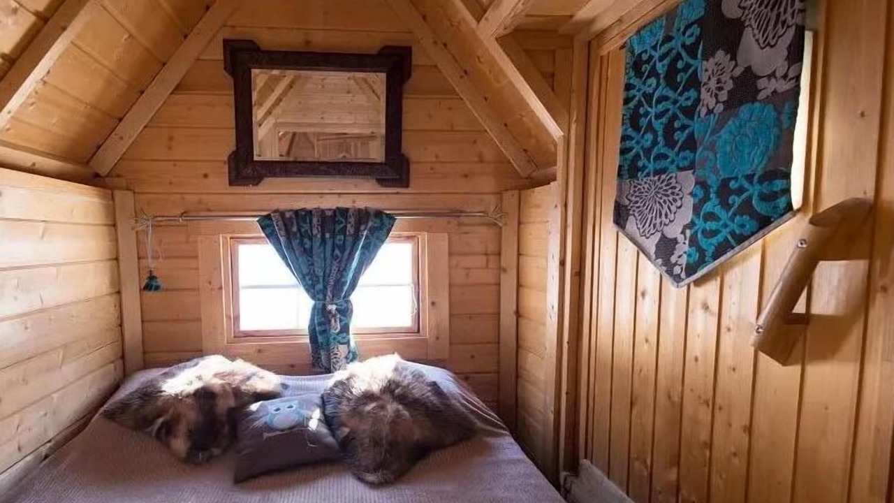 Photo of Bedroom in Saint-Martin-de-Queyrieres