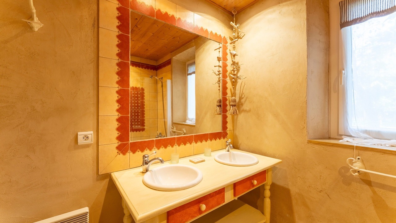 Photo of Bathroom in Velleron