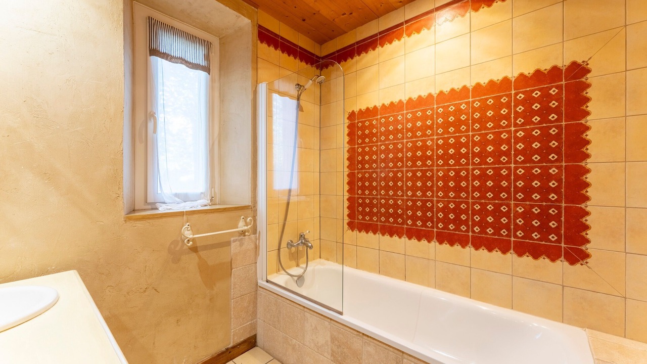Photo of Bathroom in Velleron