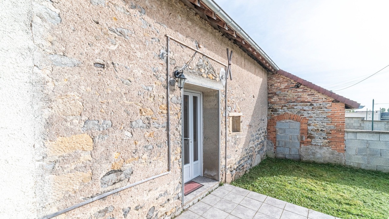 Photo of Outdoor in Saint-Yan