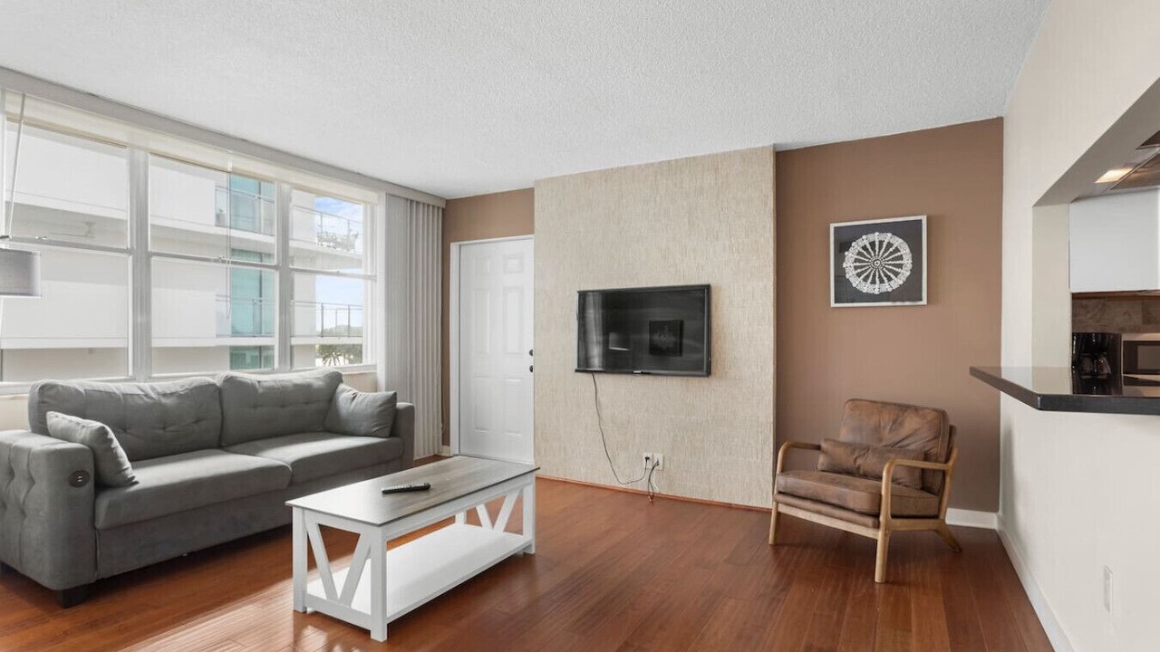 Photo of Livingroom in Bay Harbor Islands