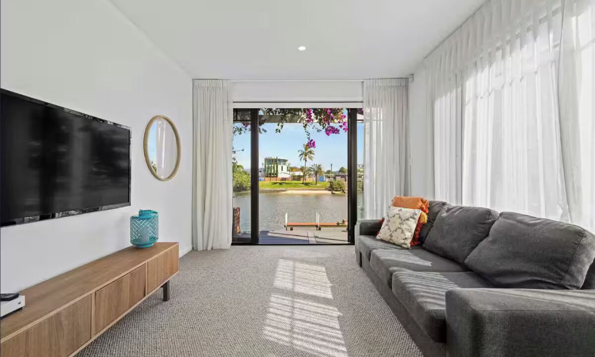 Photo of Livingroom in Broadbeach Waters