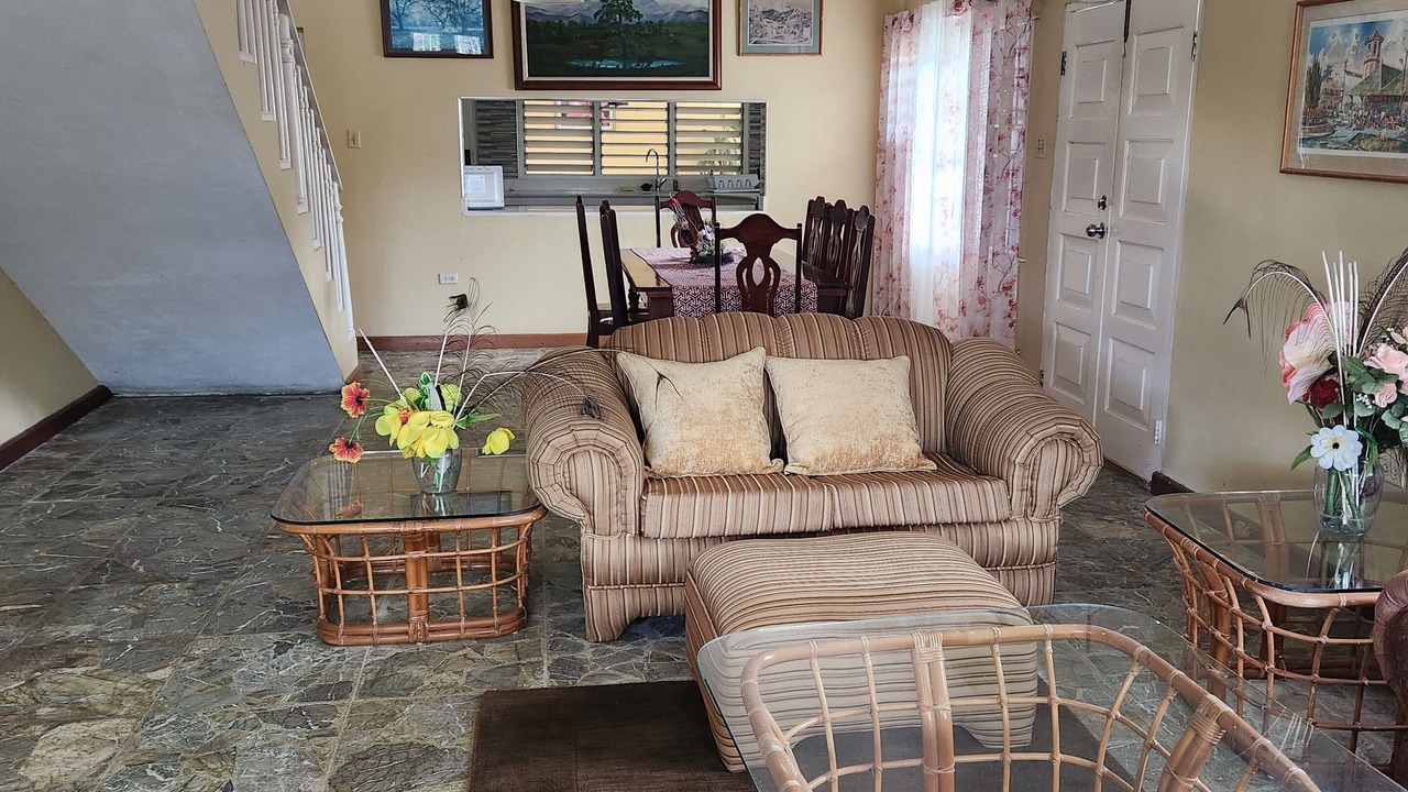 Photo of Livingroom in Runaway Bay