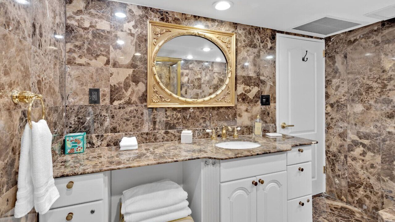 Photo of Bathroom in Mid Beach