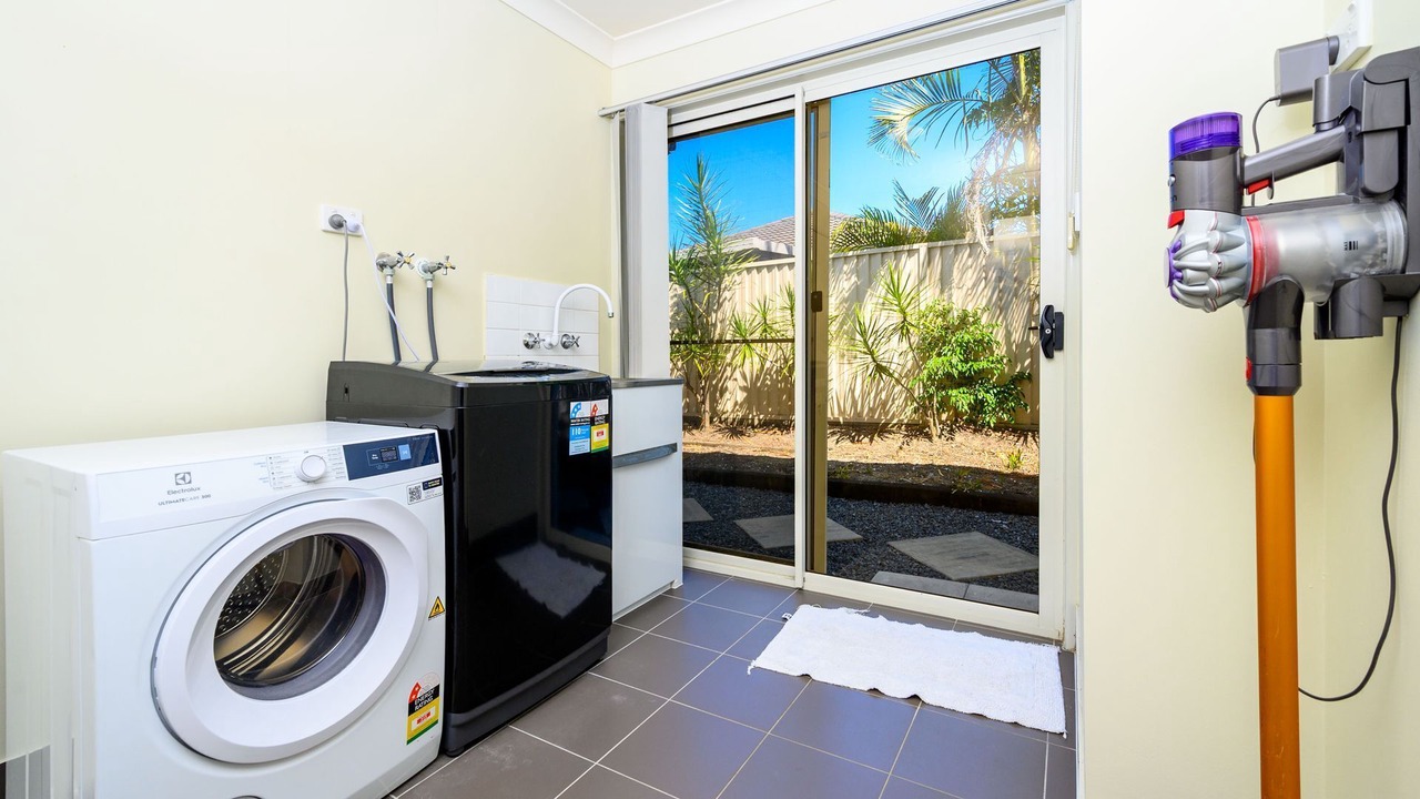 Photo of Others in Helensvale