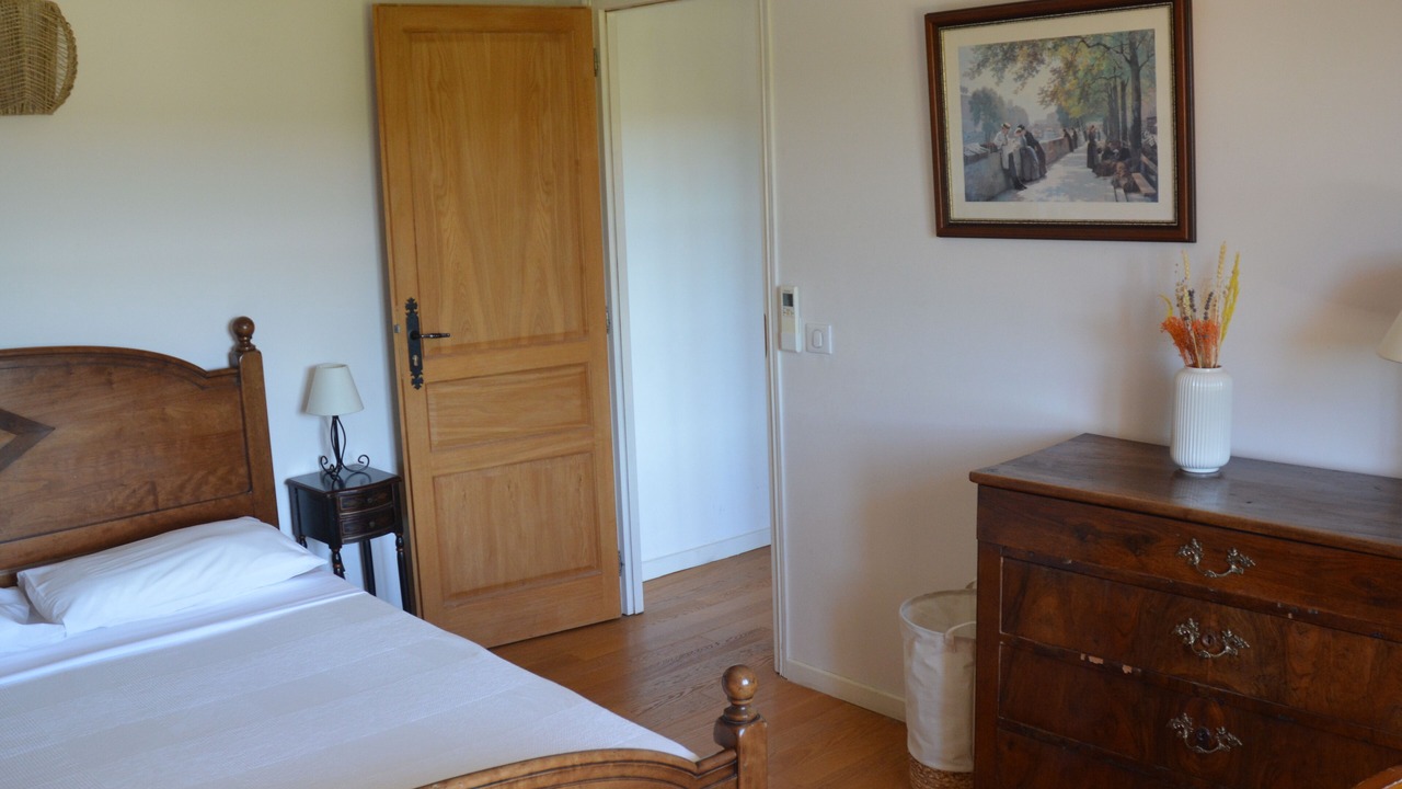 Photo of Bedroom in Montmeyan