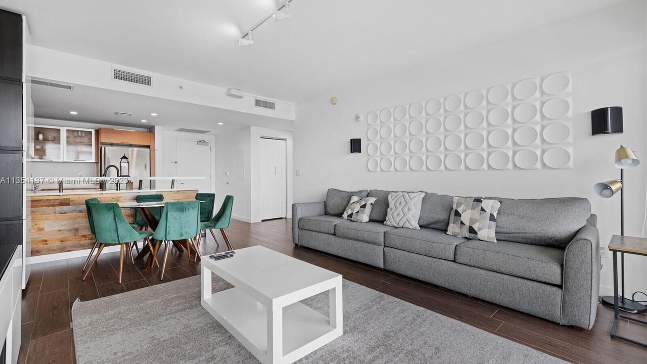 Photo of Livingroom in Midtown