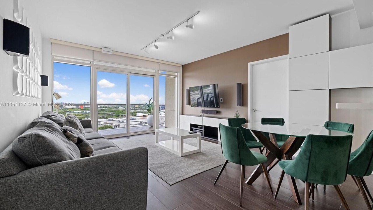 Photo of Livingroom in Midtown