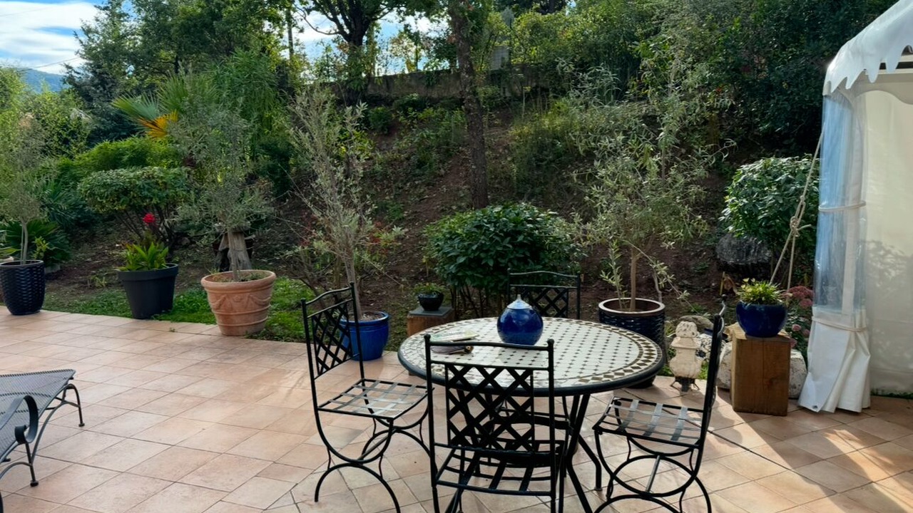 Photo of Outdoor in Les Mayons
