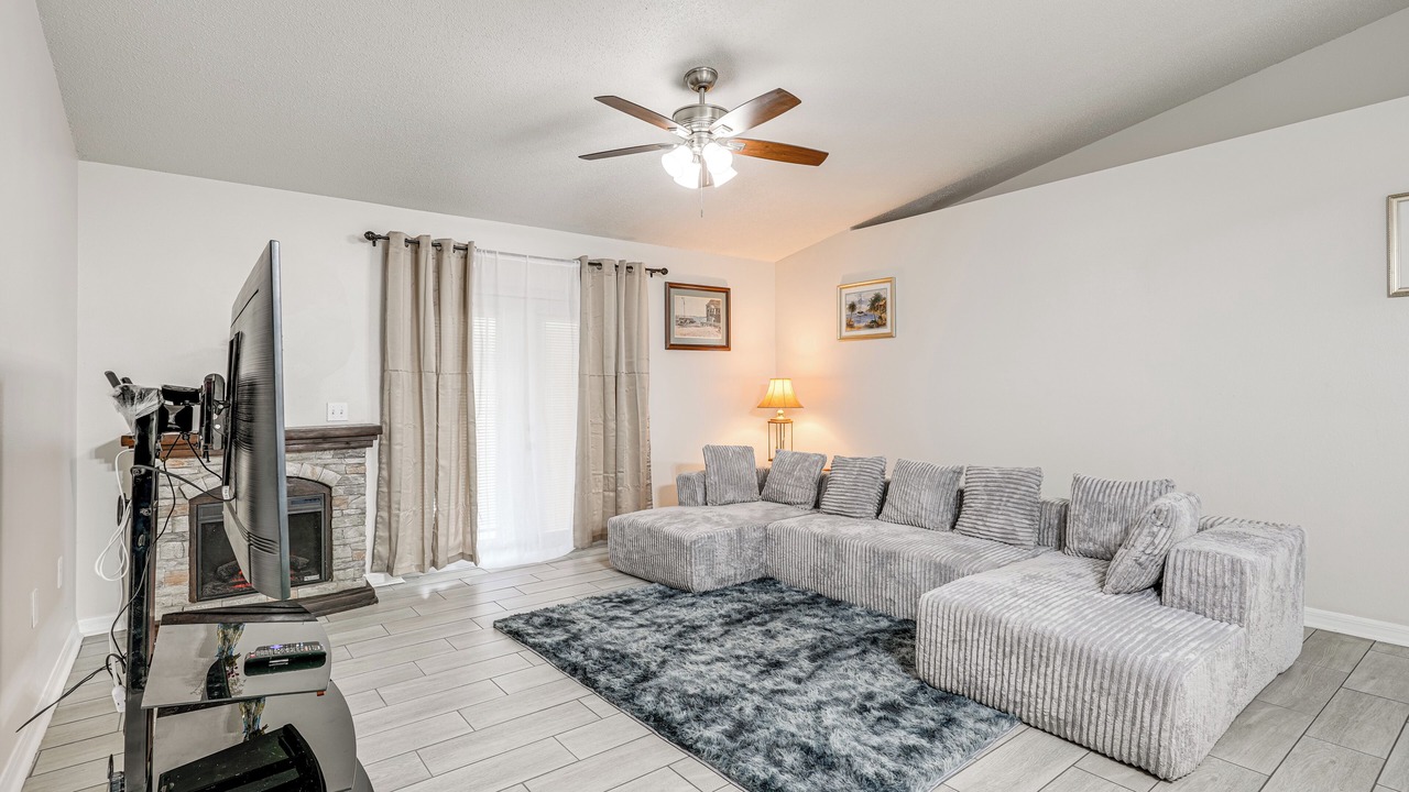 Photo of Livingroom in Winter Haven
