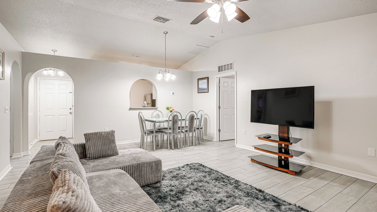 Photo of Livingroom in Winter Haven