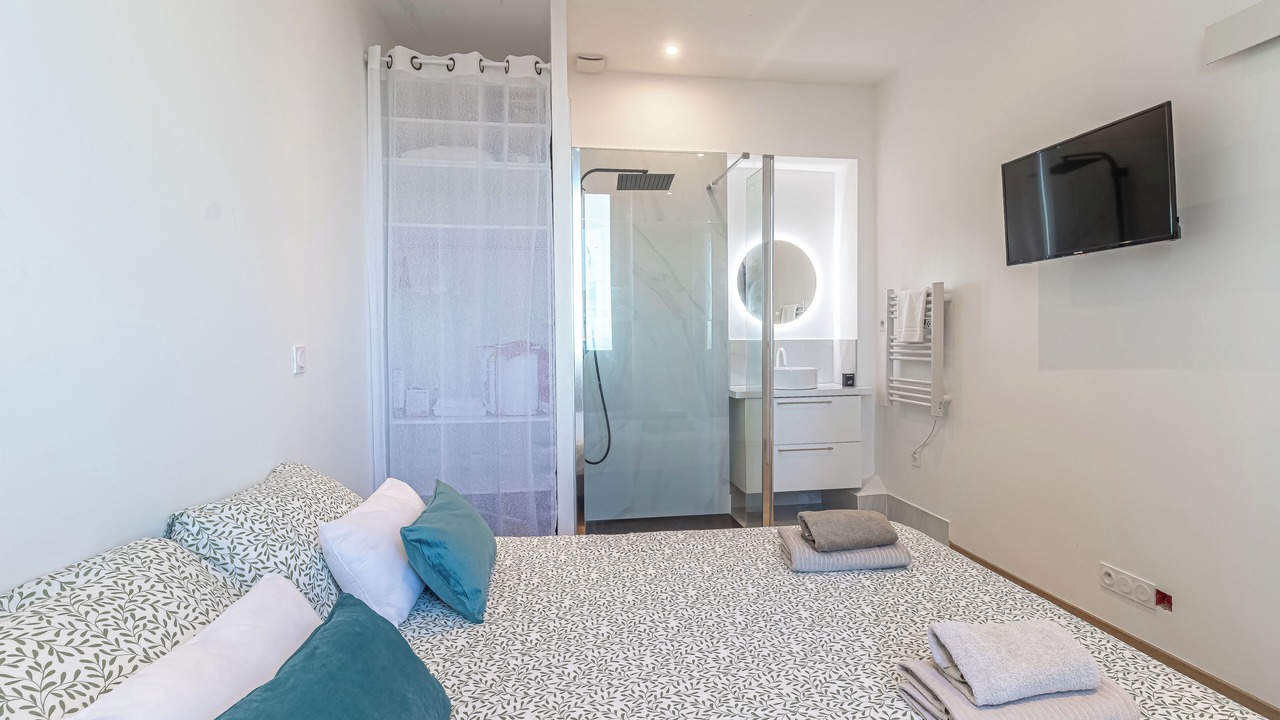 Photo of Bedroom in Beausoleil