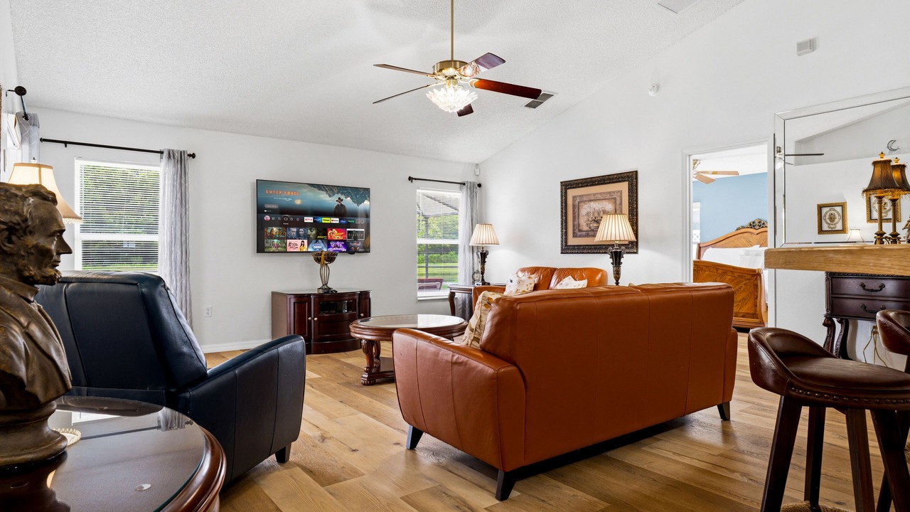 Photo of Livingroom in Crescent Lakes