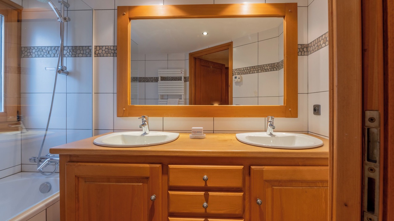 Photo of Bathroom in Les Praz-de-Chamonix