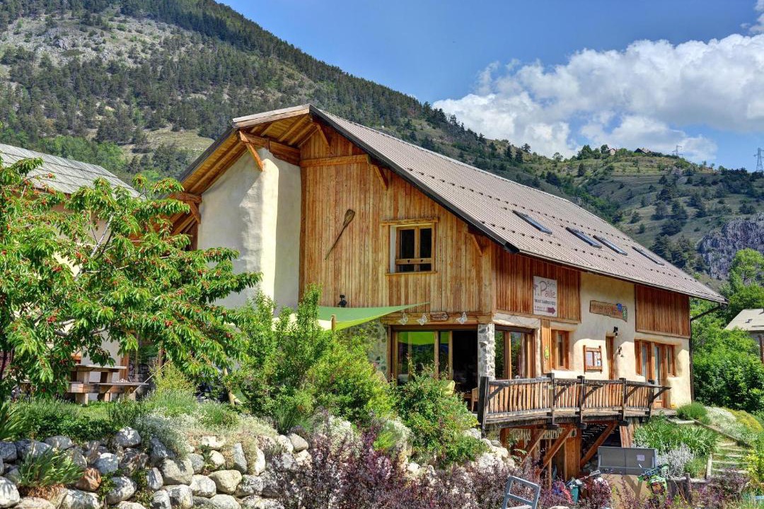 Photo of Buildings in Saint-Martin-de-Queyrieres