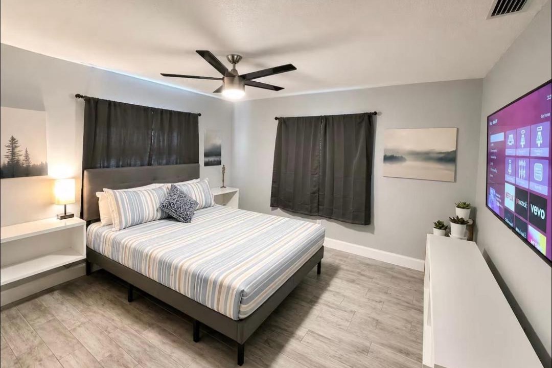 Photo of Bedroom in Cypress Gardens