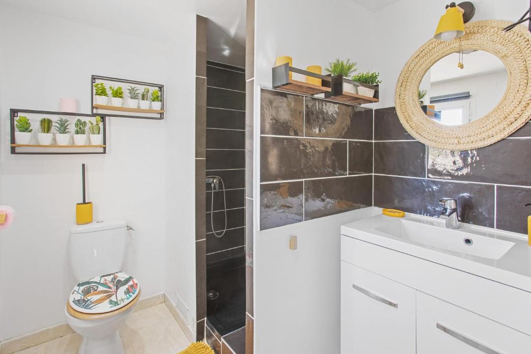 Photo of Bathroom in Montferrat