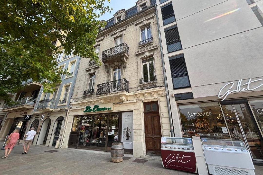 Photo of Others in Valence