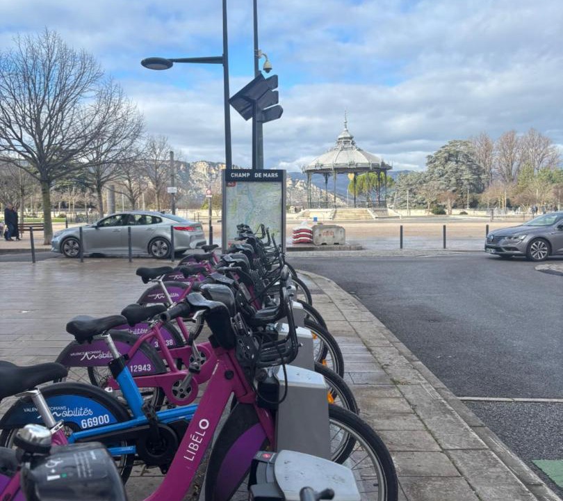 Photo of Others in Valence