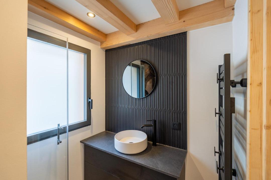 Photo of Bathroom in Thones