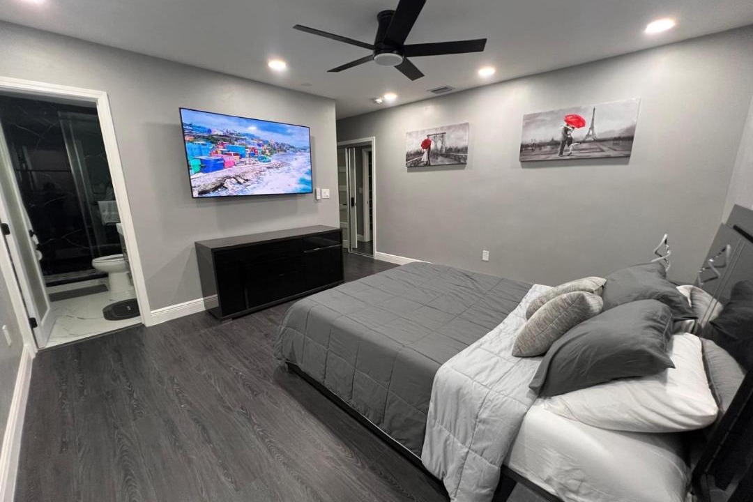 Photo of Bedroom in Golden Glades