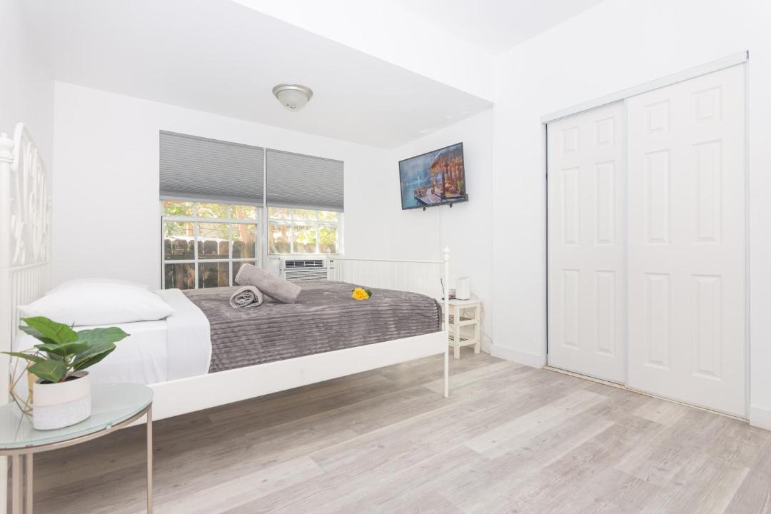Photo of Bedroom in Midtown