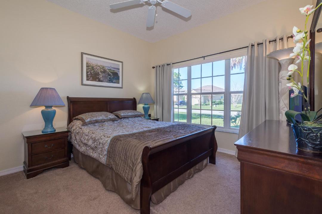 Photo of Bedroom in Crescent Lakes