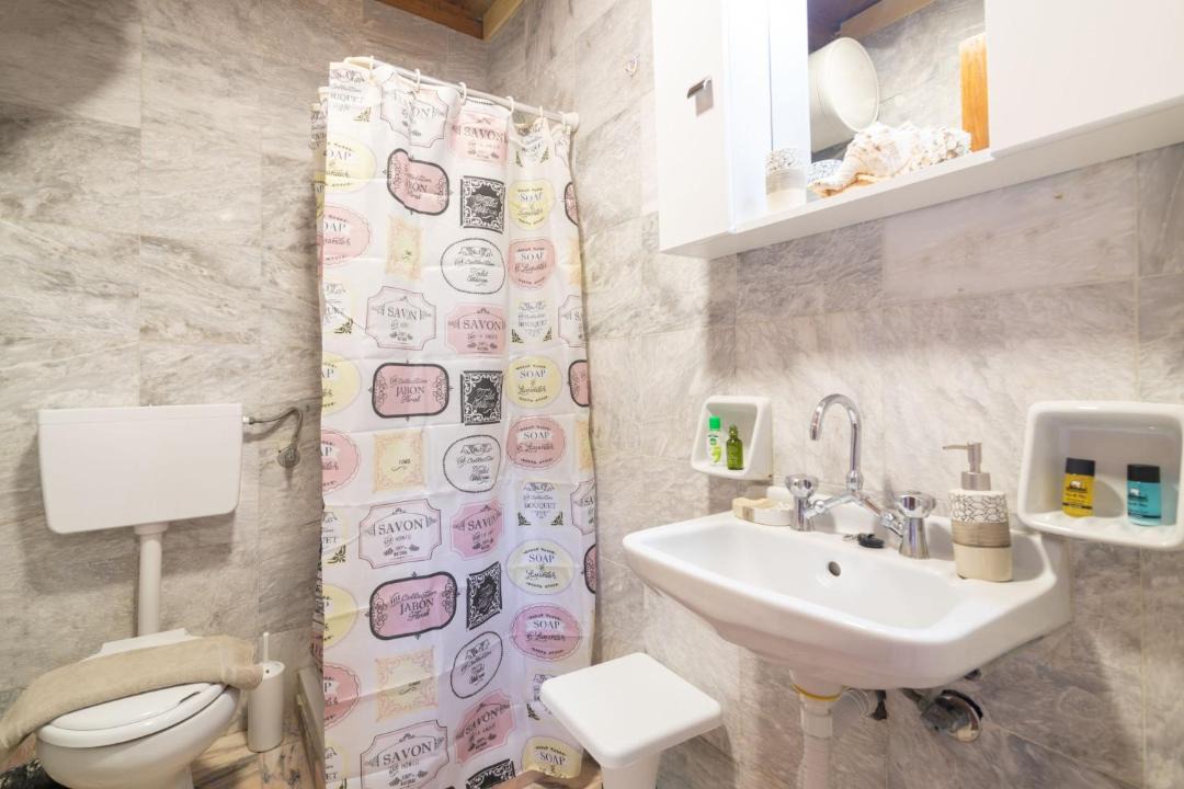 Photo of Bathroom in Alikanas