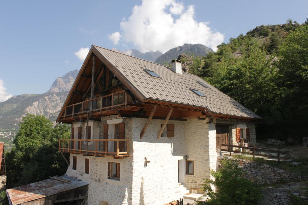 Photo of Buildings in Les Vigneaux