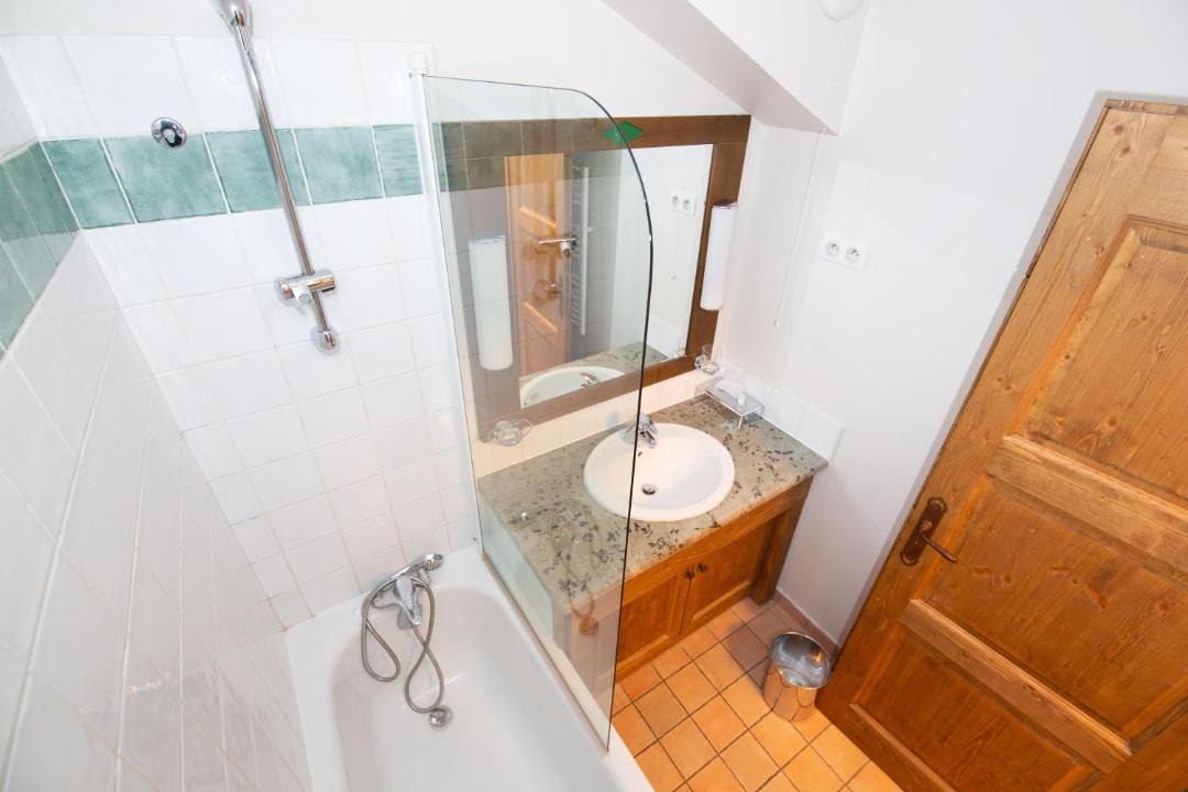 Photo of Bathroom in Arc-1950
