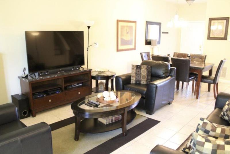 Photo of Livingroom in Trafalgar Village