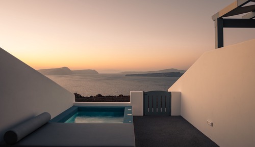 Suite with Outdoor Outdoor Mini Plunge Pool and Caldera View