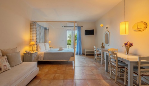 Double/Triple Pool View Room