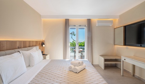 Quadruple Sea View Room (NEW RENOVATED)