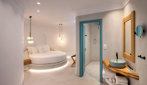 Executive Two Bedroom Suite with Outdoor Jetted Tub