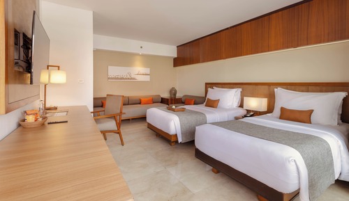 Deluxe Room Twin Bed with Daily Beers