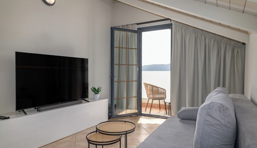 Loft Executive Suite Pool View