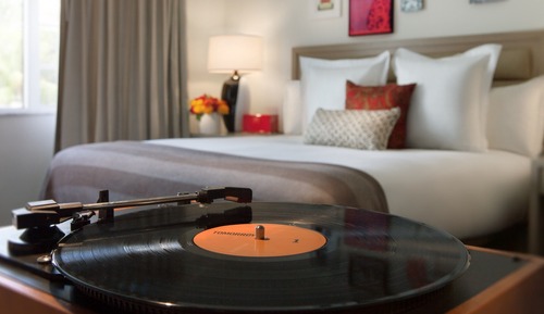 Deluxe Suite, 1 King Bed, Bathtub, City View
