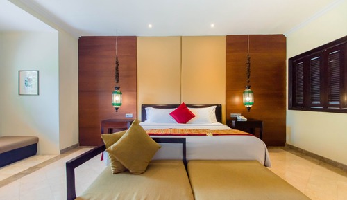Two Bedroom Pool Villa with One Way Airport